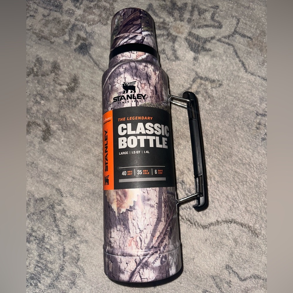 Stanley Camo-Pattern Classic Bottle with Black Handle